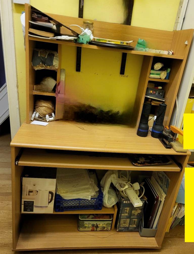 WORKSTATION COMPUTER DESK MEDIA UNIT WITH PULL OUT DESK EXTENSION