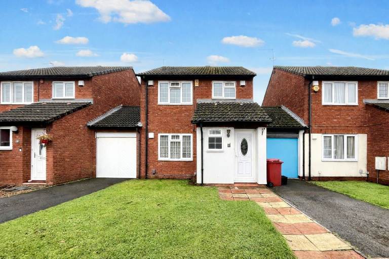 Detached 3 Bedroom House - Cippenham