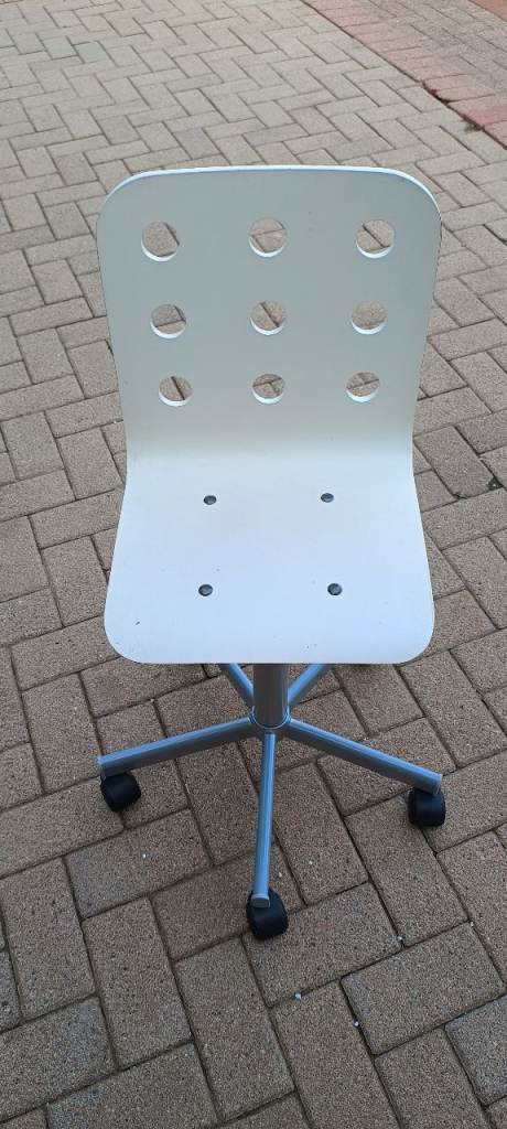 IKEA child White Plastic Swivel Office Chair with Wheels – Good Condition