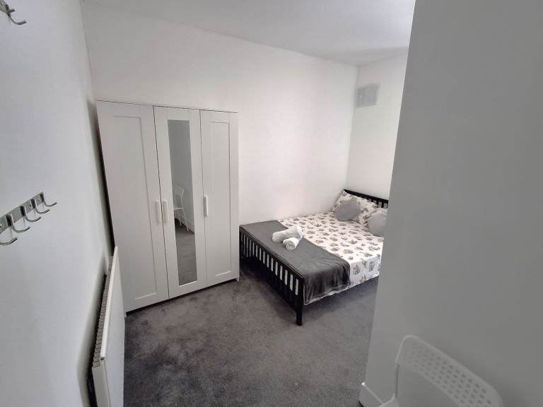 Ensuite double room to let near Bournemouth Train Station.