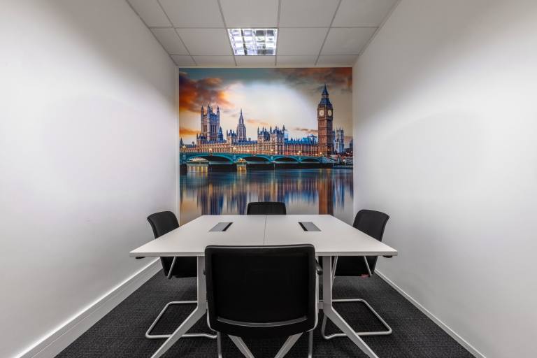 Reading - RG6 1PT \ Flexible Office Space for 4 Workstations