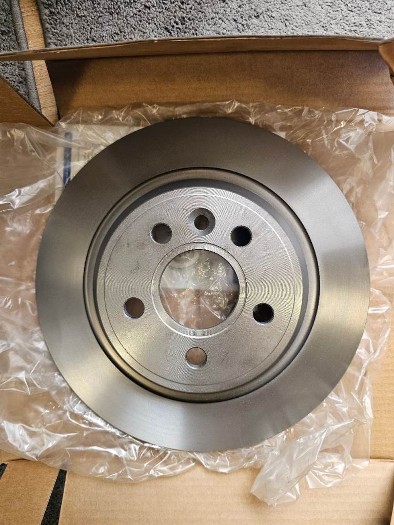 Brand new apek rear discs/pads