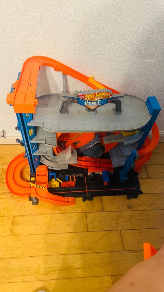 Hot wheels garage 
