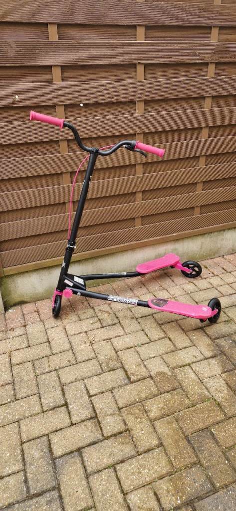 SPORTER SWING SCOOTER. VERY GOOD CONDITION. FOLDABLE.