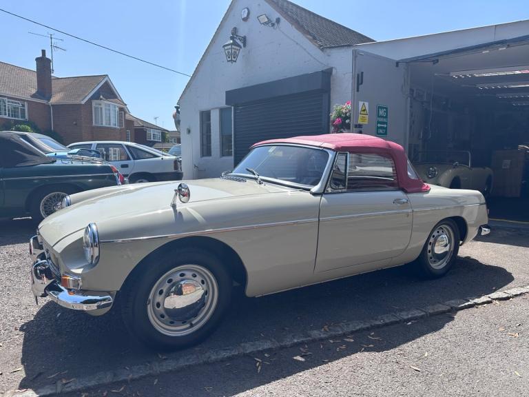 1963 MG MGB EARLY PULL HANDLE   Petrol Manual
