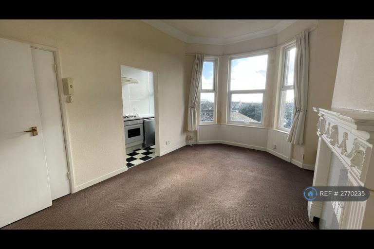 1 bedroom flat in Albert Road, Plymouth, PL2 (1 bed) (#2770235)