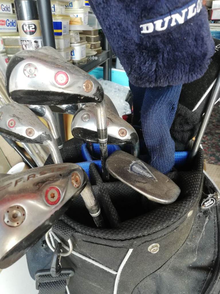 Set of RH golf clubs