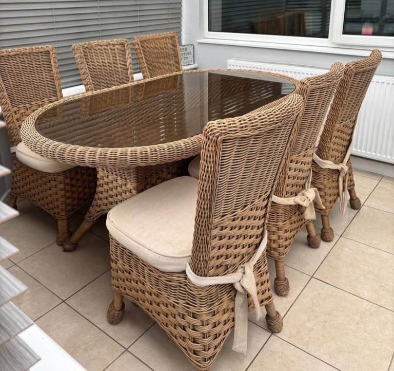 Beautful rattan dining set 