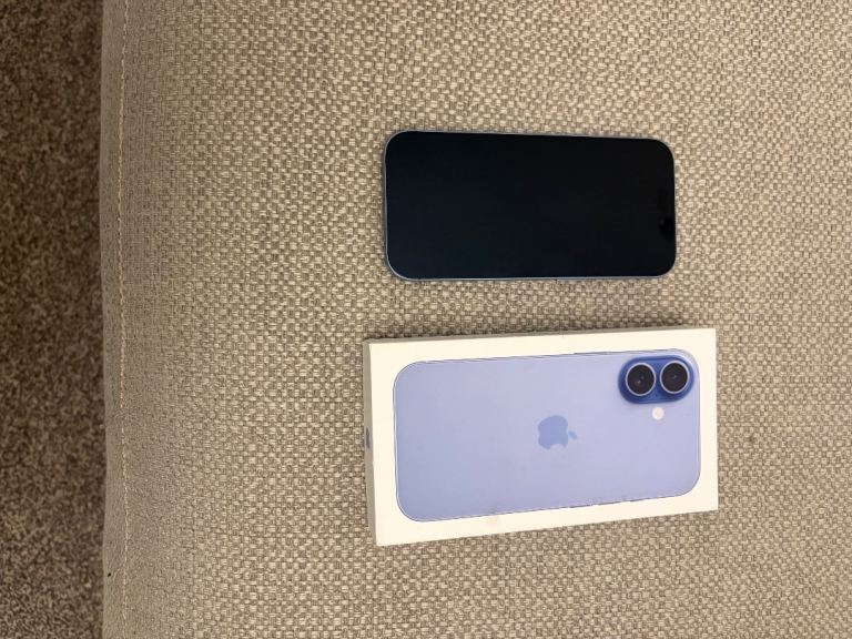 Apple iPhone 17 misty Blue – As Good As New