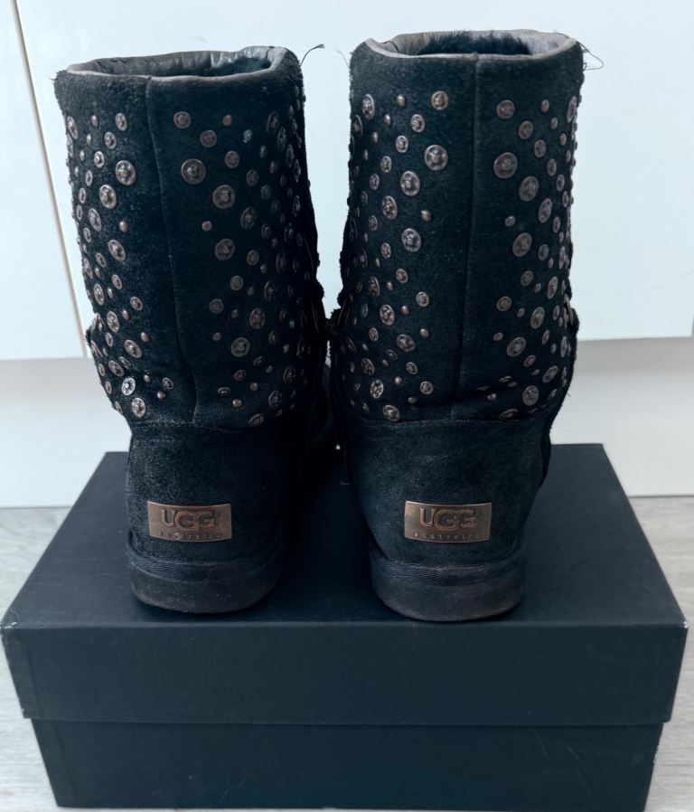 UGG Elliott Studded Short Boots 6.5 Black Ankle Booties Suede UGG Australia