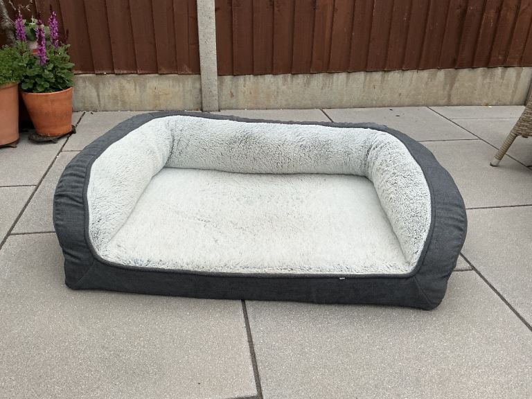 Memory foam medium size dog bed