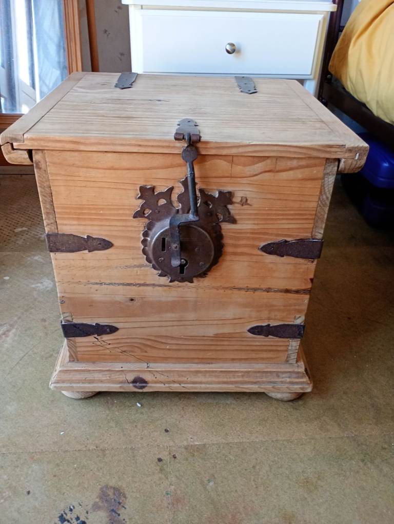 Shabby chic chest/bedside table