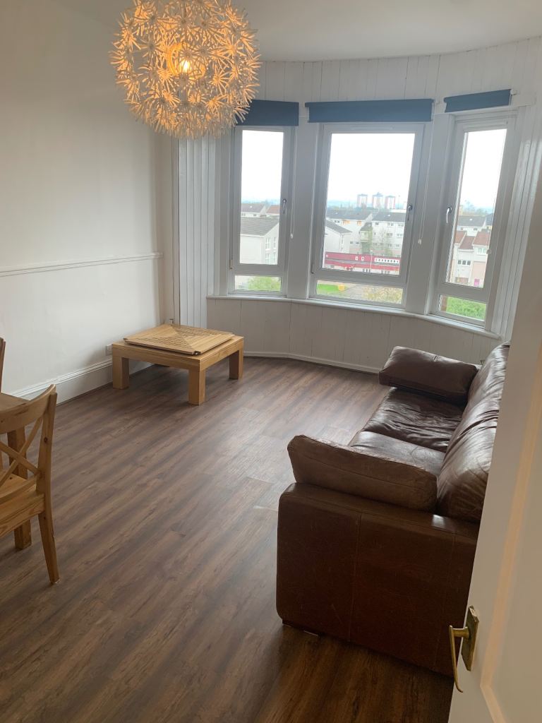 Spacious 2 2 Bedroom flat to rent in Dennistoun, Glasgow.
