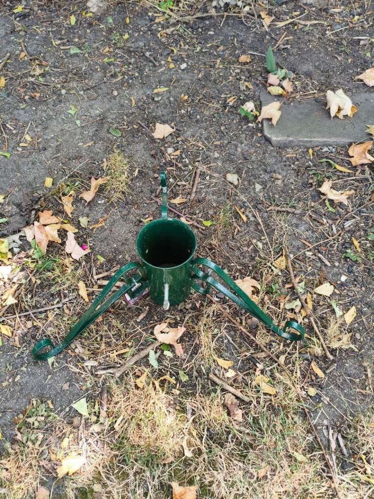 Christmas Tree Stand Green 4 Inches 3 Legs