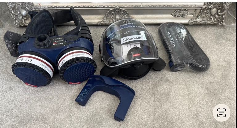 Clean air mask (air fed)
