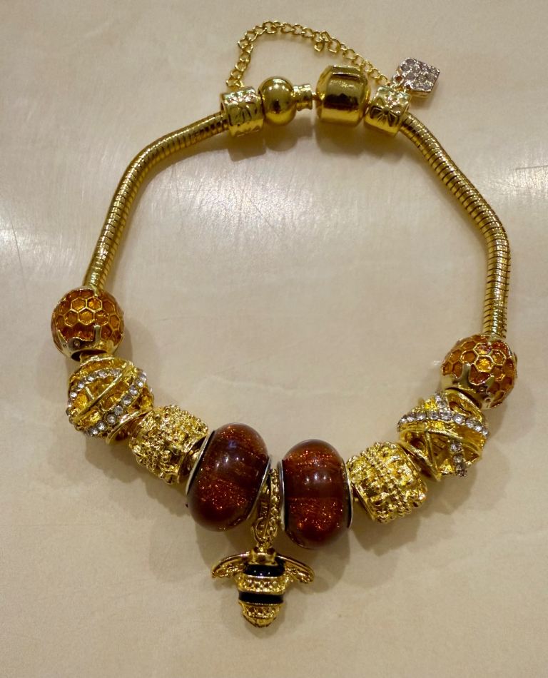Diamond Style London Gold Colour Charm Bracelet – As Good As New