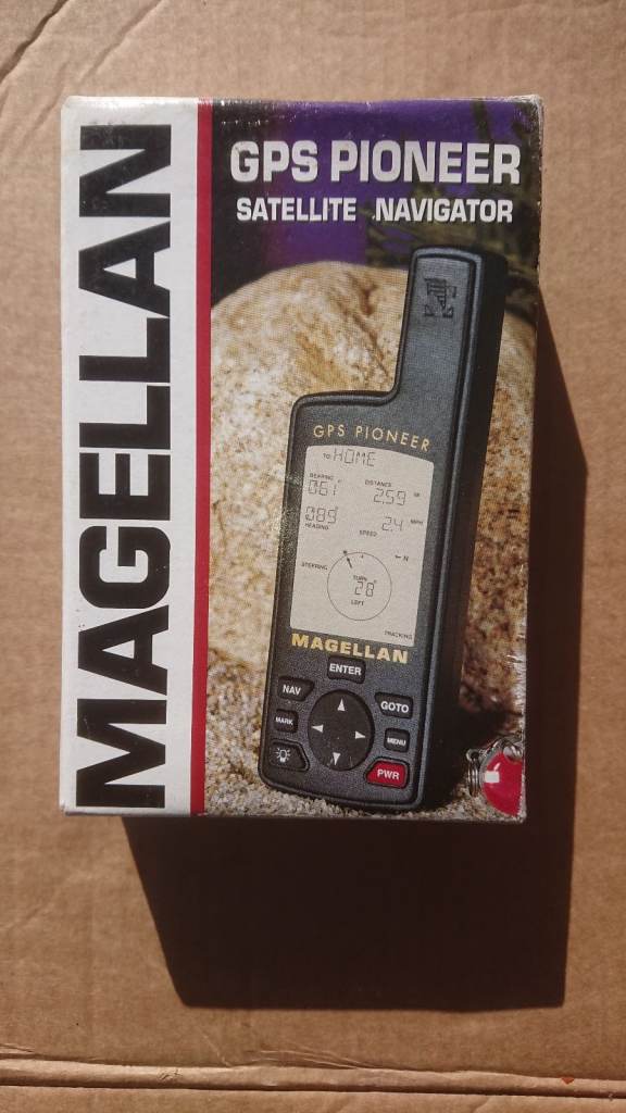 * MAGELLAN GPS PIONEER SATELLITE NAVIGATOR *