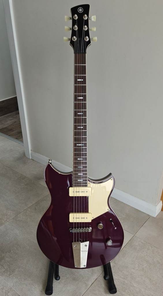 Yamaha Revstar RSS02T guitar 