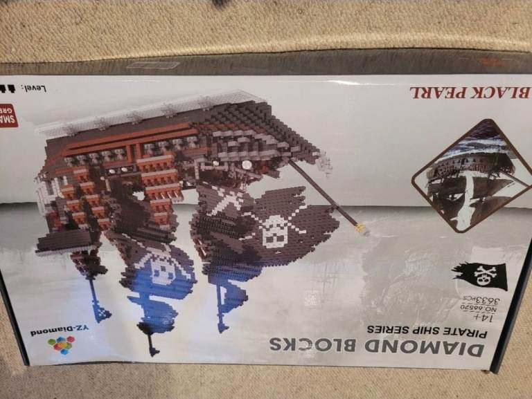 Diamond blocks (lego like) The black pearl 3633 pieces. Brand new