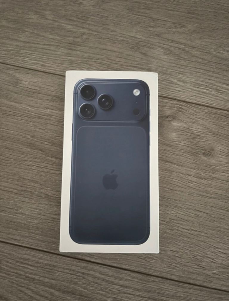 Apple Iphone 17 Pro Max 1TB Comes Woth Bag And Reciept 