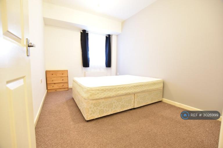2 bedroom flat in Crescent Road, Luton, LU2 (2 bed) (#3026999)