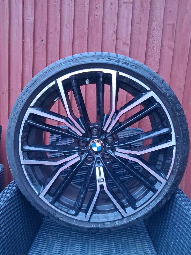 Set of 4 Bmw alloy wheels 
