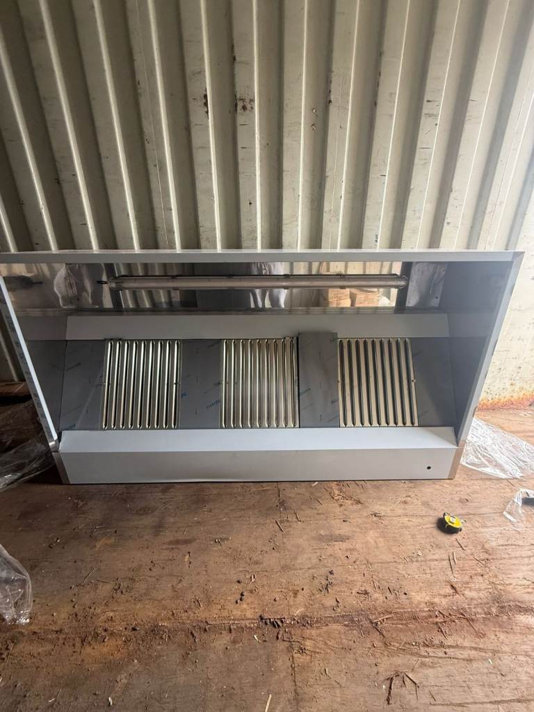 2m Stainless Steel Extraction Canopy with Light – 2 Metre
