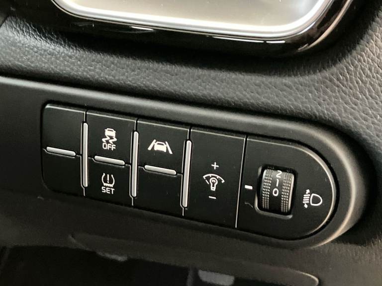 2025 Kia Ceed 1.5T GDi ISG 138 3 5dr Hatchback PETROL Manual