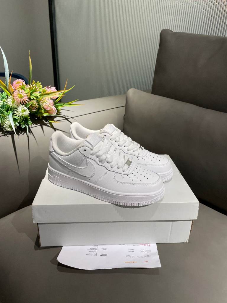 Nike Air Force 1 Low '07 White Brand New In Box UK 8.5
