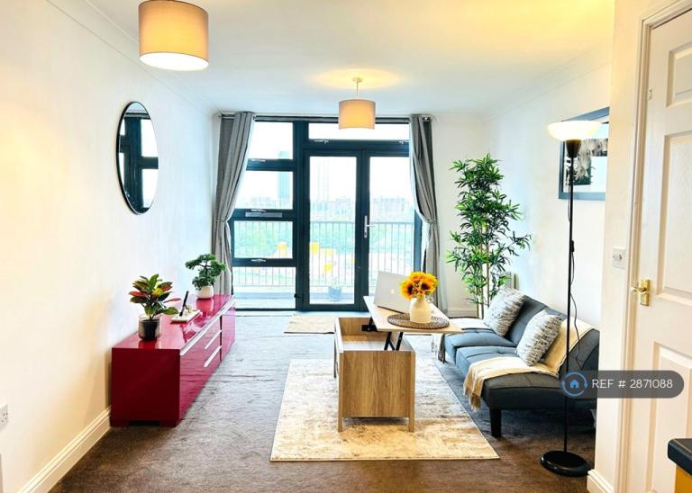 1 bedroom flat in Twelvetree Crescent, London, E3 (1 bed) (#2871088)
