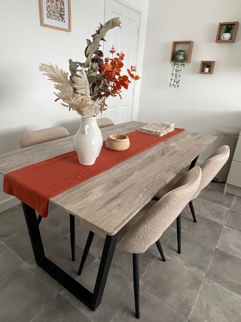Dining table with 4 chairs 
