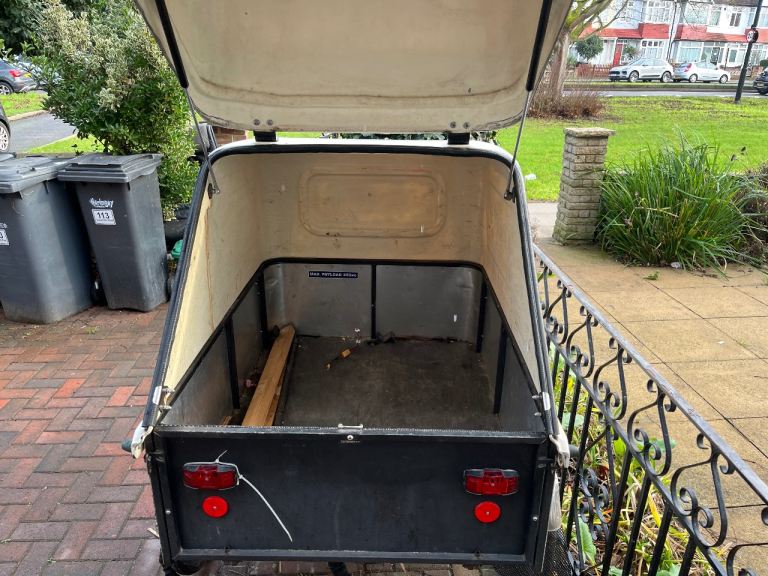 Electric cargo trike 