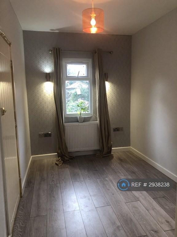 1 bedroom in Staines Road East, Sunbury-On-Thames, TW16 (#2938238)