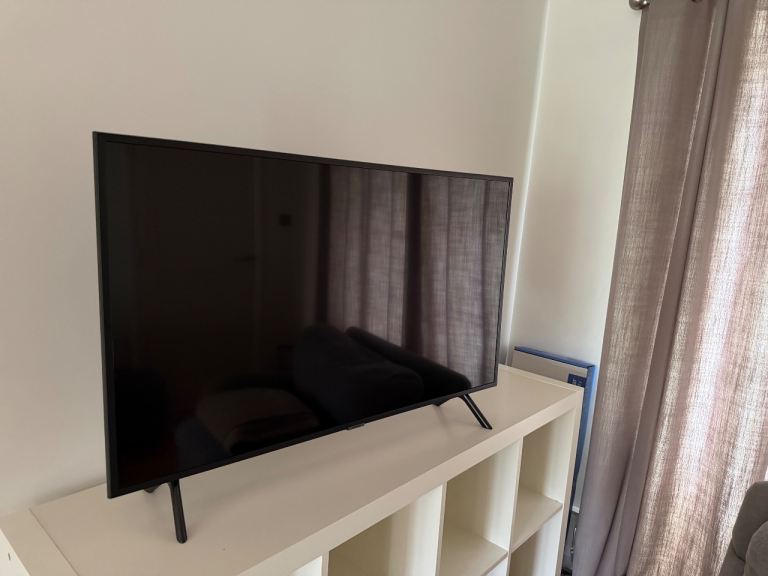 Samsung UE43RU7100KXXU 43" Smart 4K Ultra HD TV charcoal black 