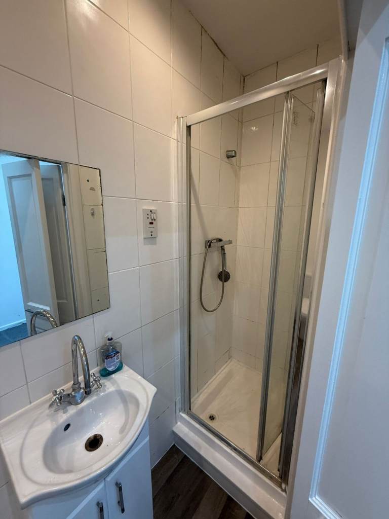 4-Bedroom House to Rent – IG1 