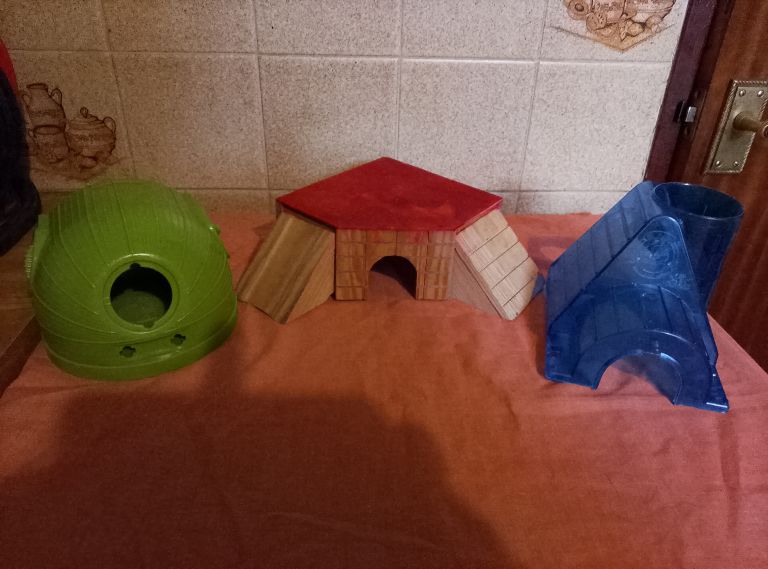 Hamster/mouse etc,houses,bowls,wheels, 50p each