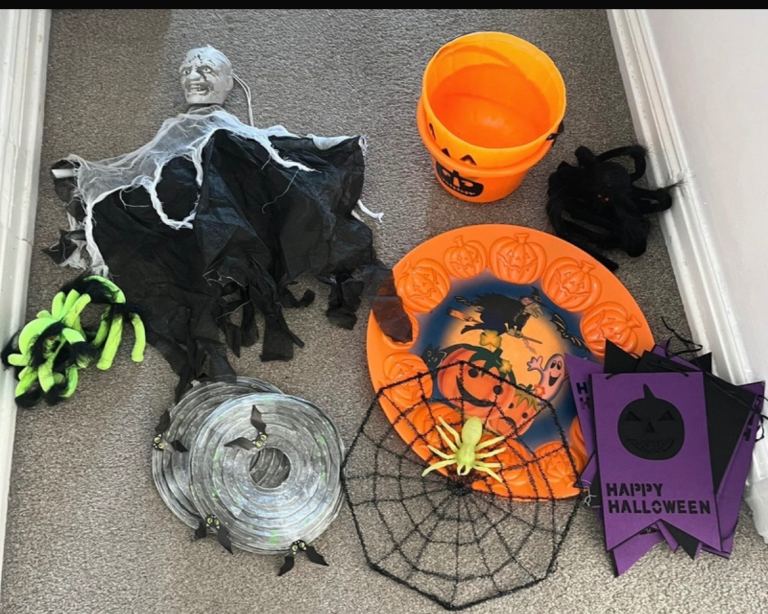 Halloween Decorations Bundle – Good Condition