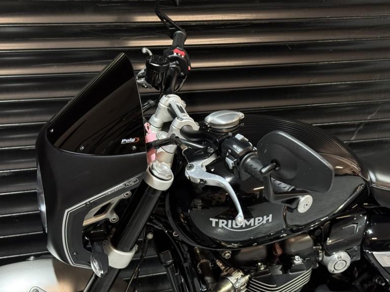 TRIUMPH SPEED TWIN 1200 Only 4965 Miles -Fairing  Tail Tidy 