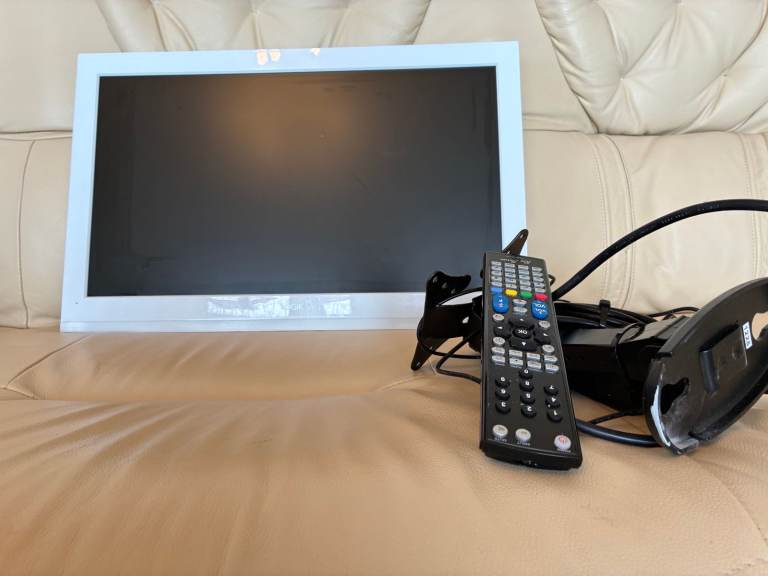 Logic TV, 21in with swivel wall mount bracket