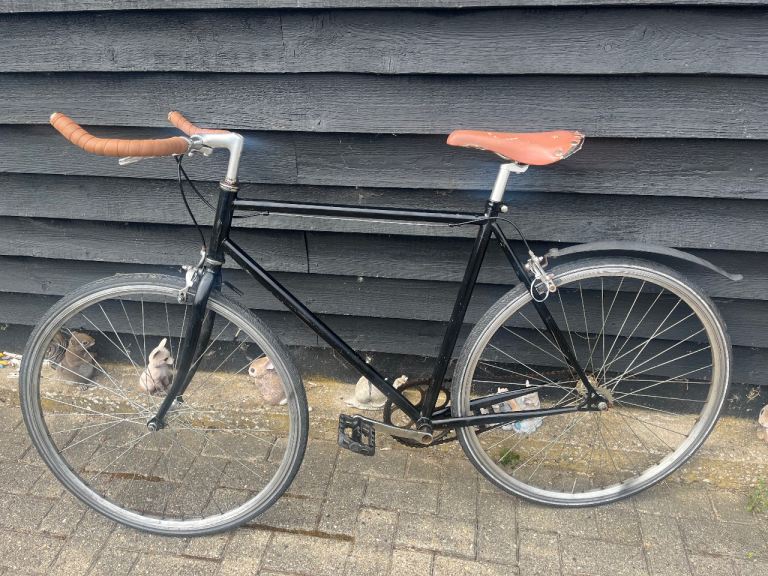 Black City Bike with Brown Saddle and Handlebars – Good Condition