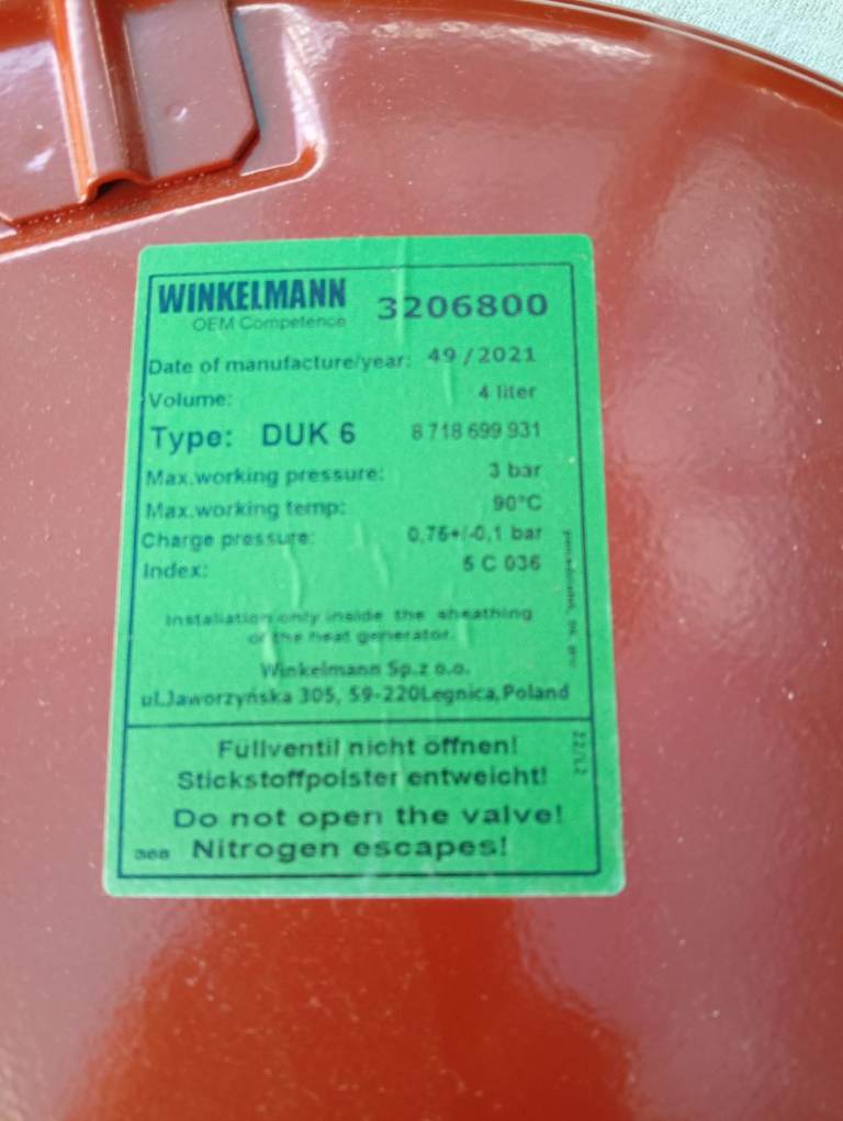 Expansion vessel for Worcester combi boiler Expansion Vessel - 4 Litre, Red