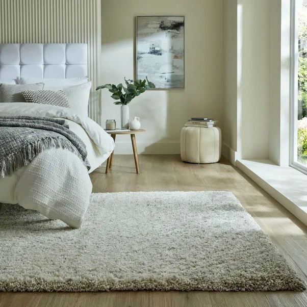 Brand new in packet Dunhelm Slumber Shaggy Rug Natural 120 x 170 cms RRP £69