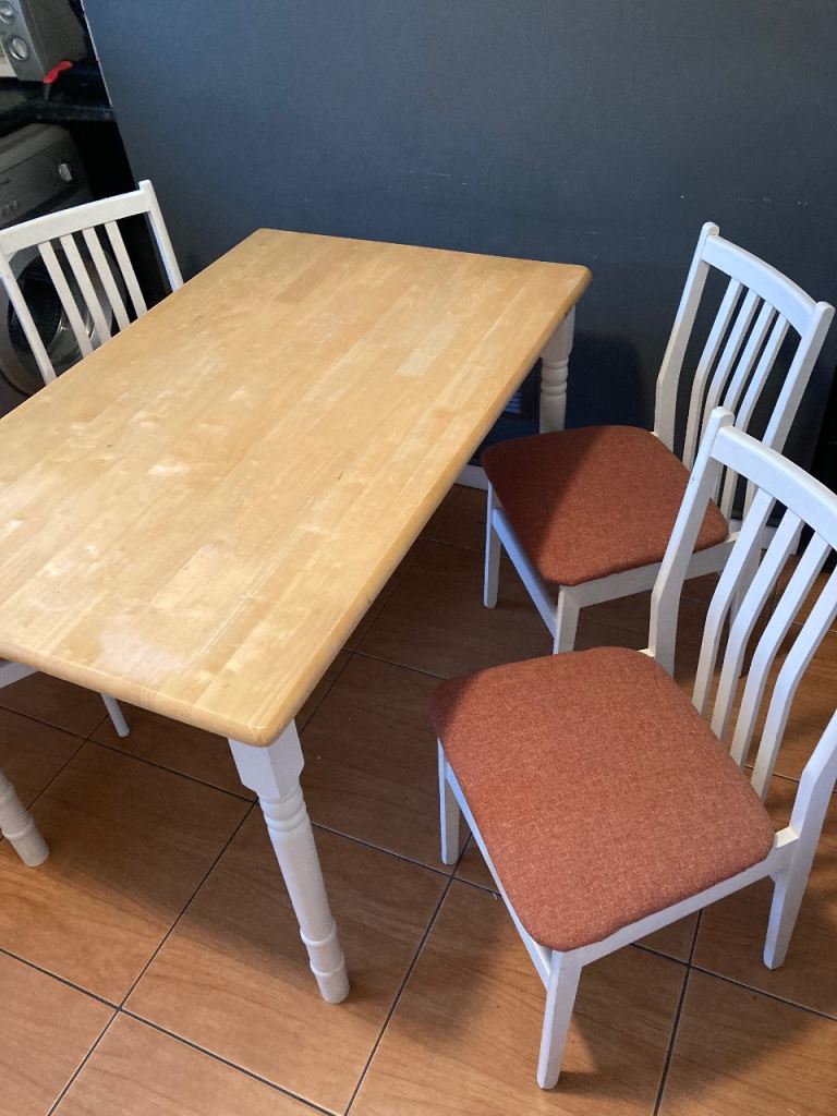 Kitchen table and 4 chairs 