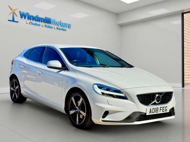 2018 Volvo V40 2.0 T2 R-Design Euro 6 (s/s) 5dr HATCHBACK Petrol Manual