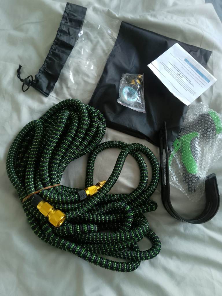 New Expanding Garden Hose with Spray Gun and Wall Mount