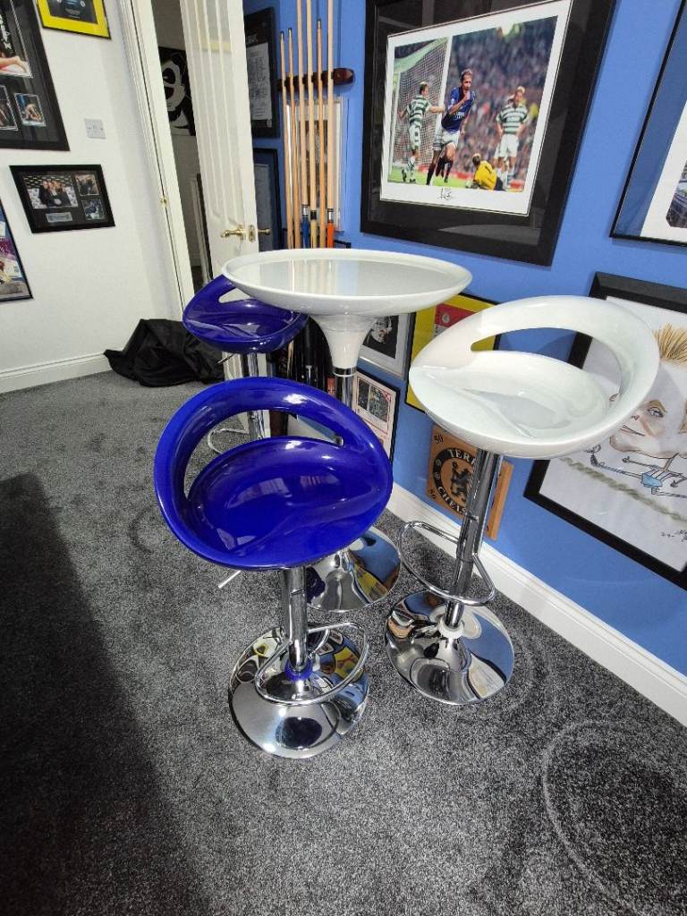 Sorrento Swivel Bar Stools + Matching Table – QUICK SALE £50   GENUINE BARGAIN