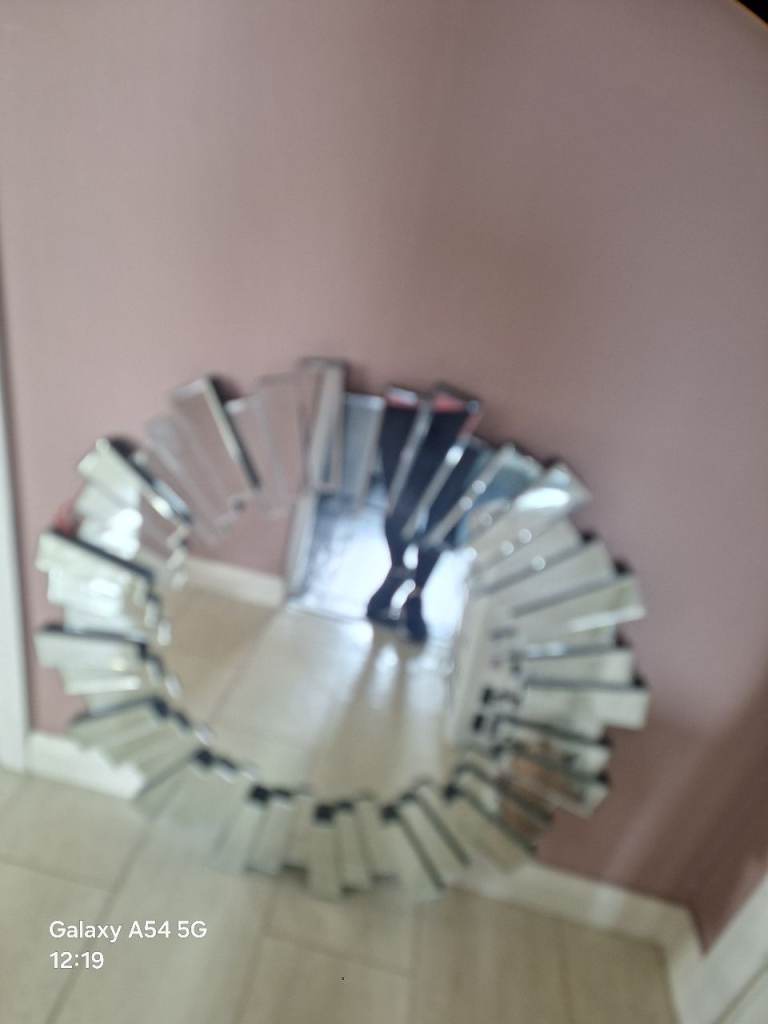Round 3d frame surround mirror