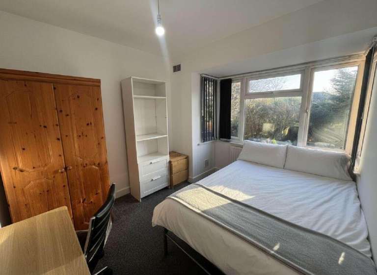Spacious & Cosy double room for Rent NG7 2JQ