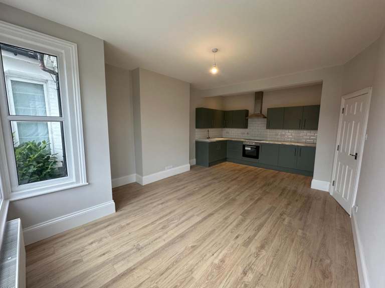 3 bedroom flat in 3 Bedroom Flat – Brownlow Road, Bounds Green N11
