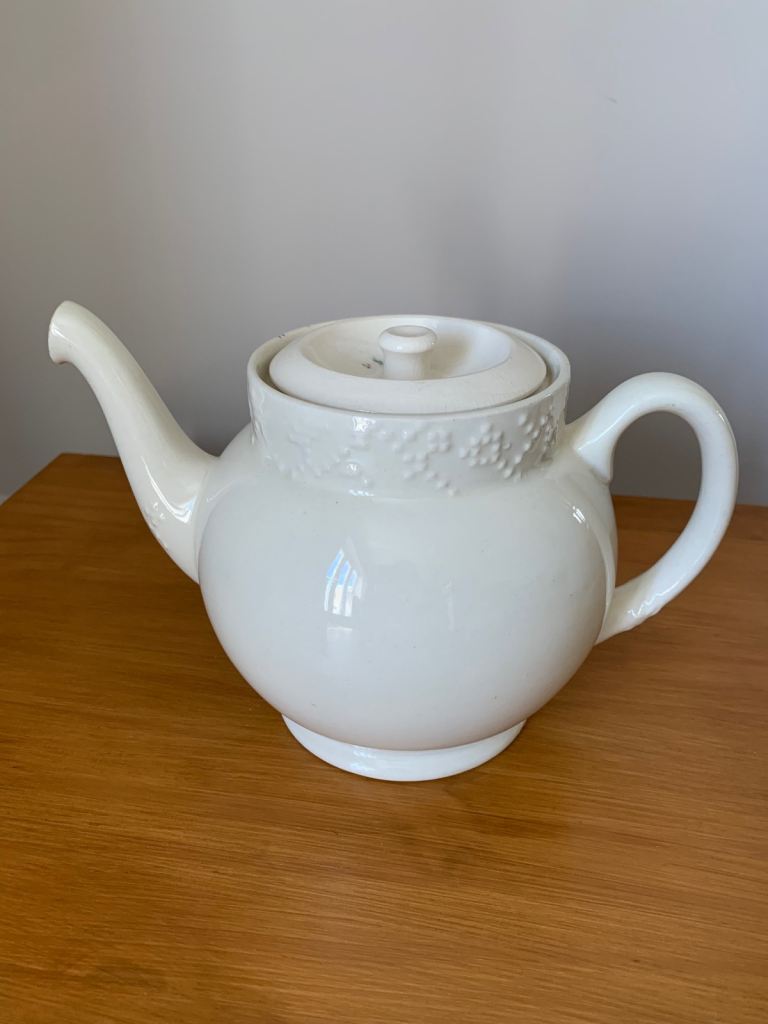 ‘ Beswick’ vintage cream teapot in lovely condition
